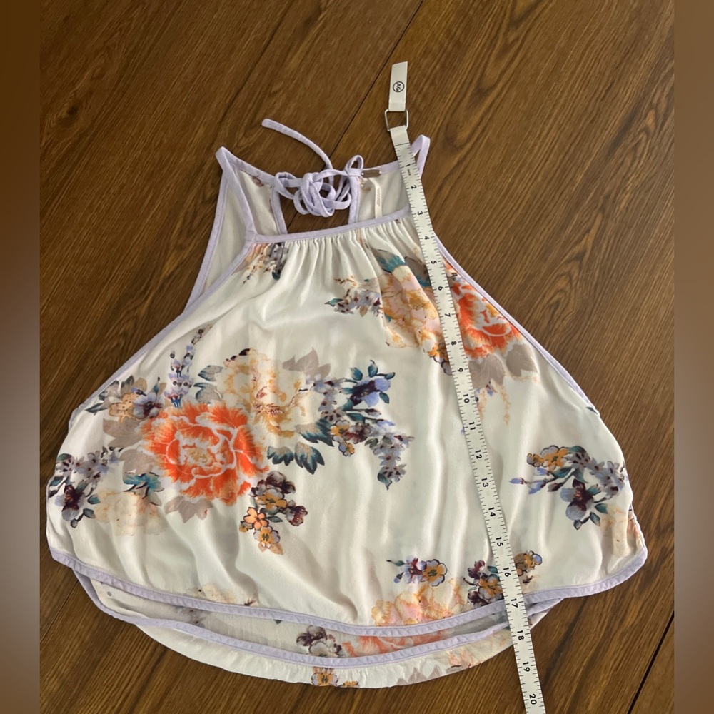 Free People
XS
White Lavender
Floral Tank
EUC - Picture 3 of 8